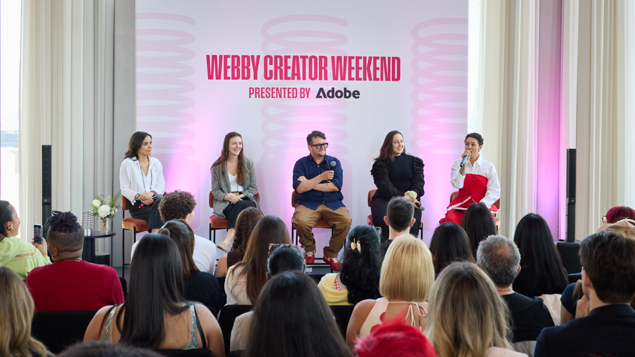 Elise Swopes (R) speaks with Lina Renzina, Jared Carneson, Rachel Gavrun and Mic Kovary 